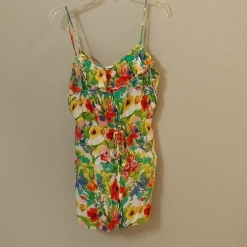 Forever 21 floral 100% rayon, adjustable , ruffled top with pockets size medium